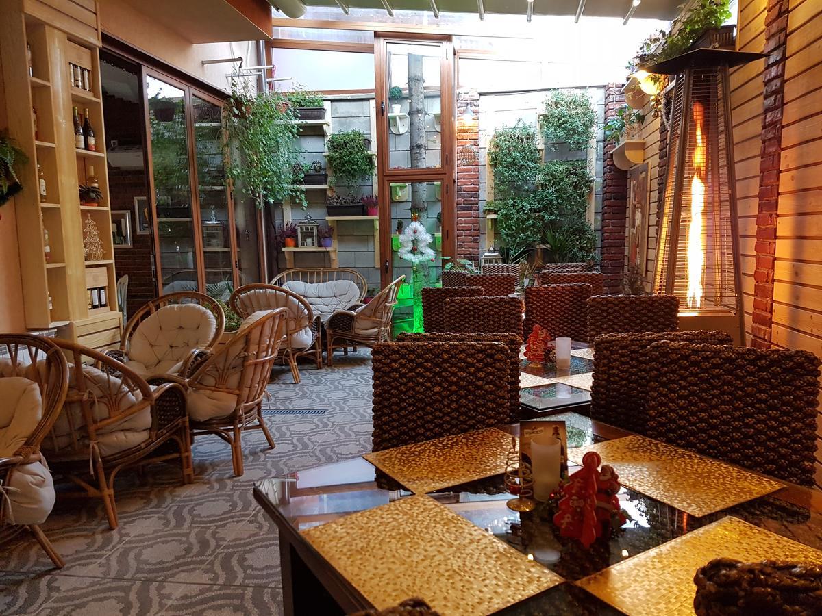 Lombardi Family Hotel Ruse Esterno foto